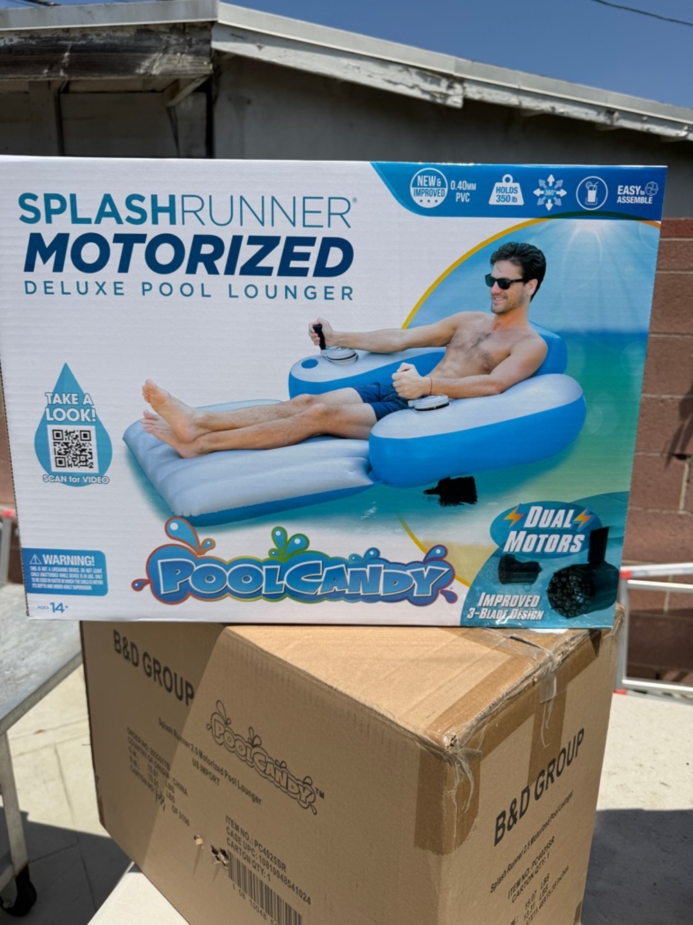 SplashRunner Motorized Deluxe Pool Lounger - Blue & White